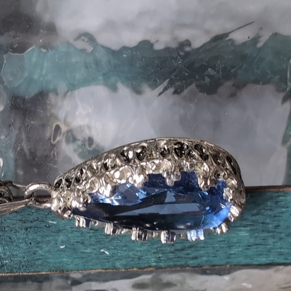 Vintage Silver Necklace with Large Blue Jewel Stone - Picture 3 of 7